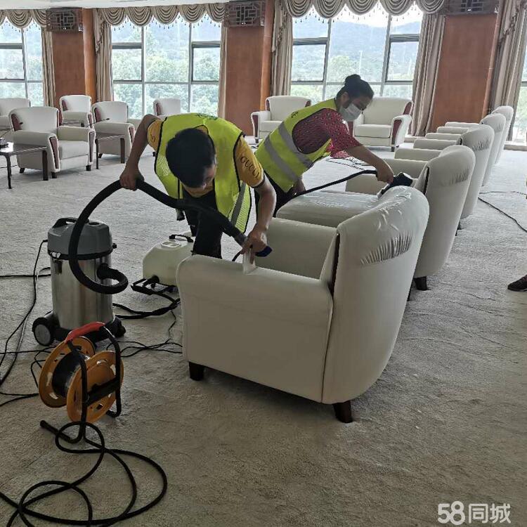 沙发被朋友弄脏怎么清洗？有什么技巧？(图1)