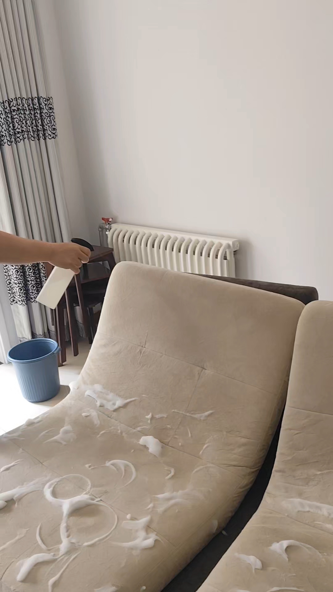 布艺沙发怎么清洗 五招让沙发焕然一新 - 家具 - 土巴兔装修网(图1)