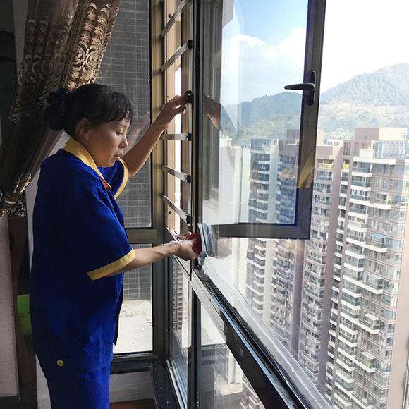 大力推行社区居家养老模式(图1)