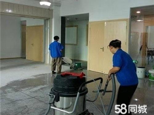 福建省清洁“大家长”深耕三十载新清洁时代福建启示——专访省清洗保洁协会会长杨文兵(图1)