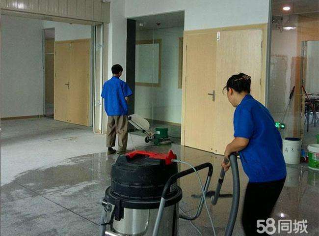 兰州高新区全力推进兰马赛前最后一轮精细化保洁保障(图1)