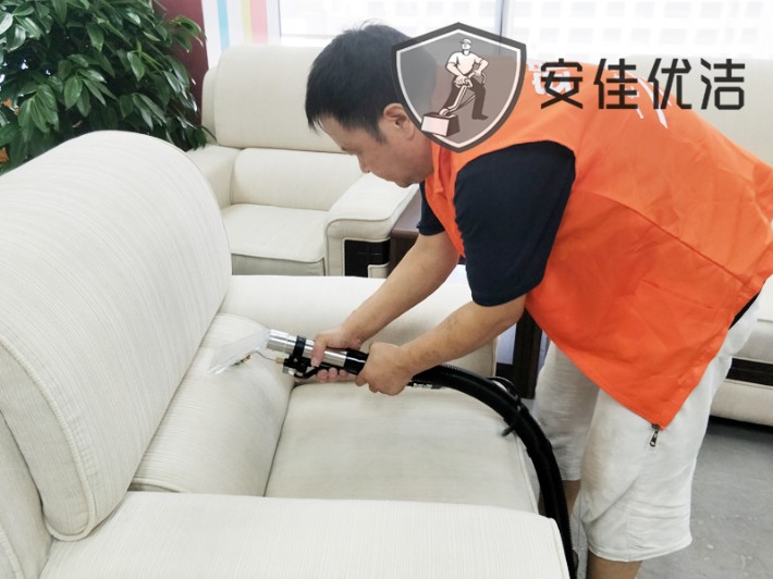 如何清洁床垫?不用水洗不用晒用它擦拭一下立刻洁净如新(图1)